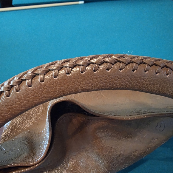 Elegant Brown Designer Hobo Bag - Picture 2 of 8